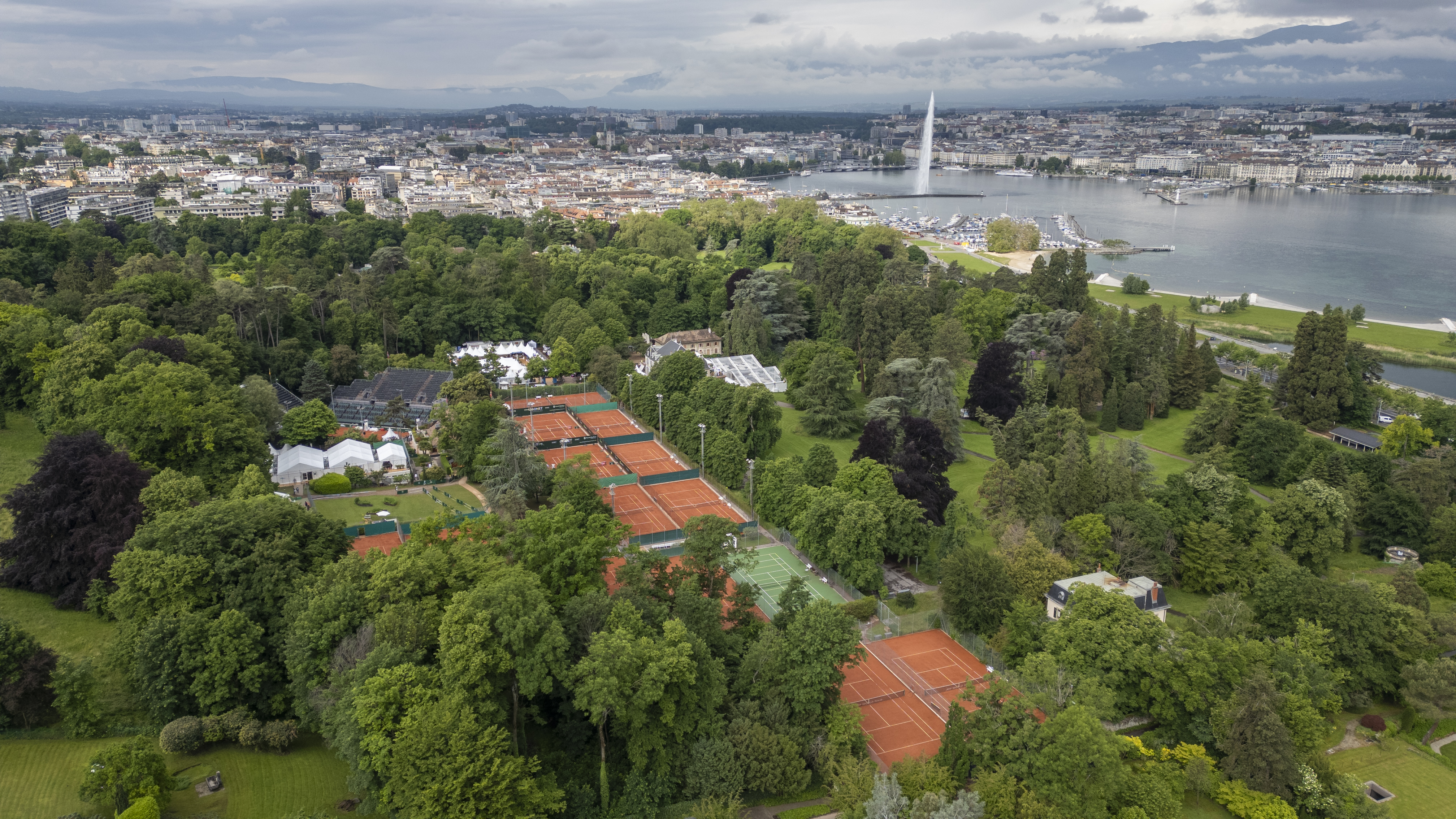 Gonet Geneva Open with Geneva in background